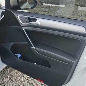 Белый Фольксваген Гольф, объемом двигателя 1.8 л и пробегом 128 тыс. км за 12000 $, фото 22 на Automoto.ua