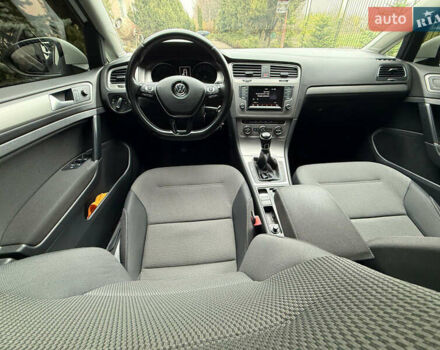 Белый Фольксваген Гольф, объемом двигателя 1.6 л и пробегом 172 тыс. км за 10900 $, фото 22 на Automoto.ua