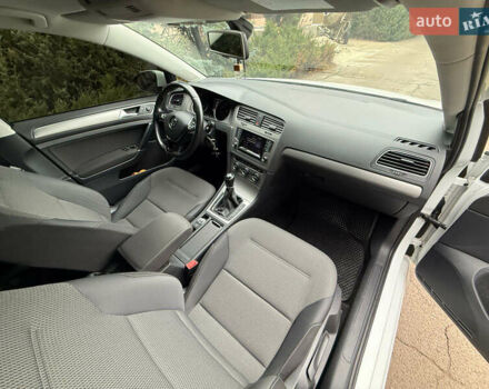 Белый Фольксваген Гольф, объемом двигателя 1.6 л и пробегом 172 тыс. км за 10900 $, фото 18 на Automoto.ua