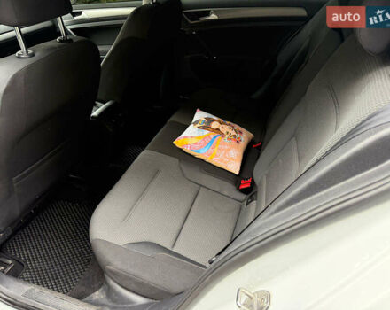 Белый Фольксваген Гольф, объемом двигателя 1.6 л и пробегом 172 тыс. км за 10900 $, фото 20 на Automoto.ua