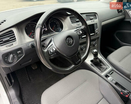 Белый Фольксваген Гольф, объемом двигателя 1.6 л и пробегом 172 тыс. км за 10900 $, фото 19 на Automoto.ua