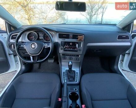 Белый Фольксваген Гольф, объемом двигателя 1.8 л и пробегом 141 тыс. км за 11300 $, фото 12 на Automoto.ua