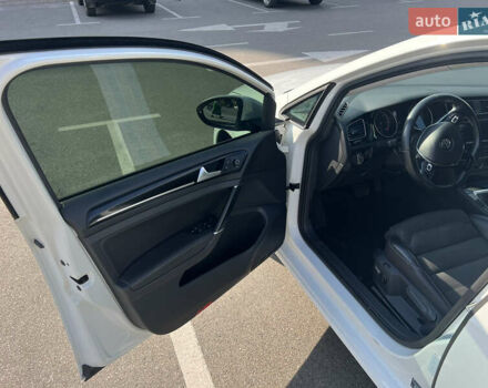 Белый Фольксваген Гольф, объемом двигателя 1.6 л и пробегом 250 тыс. км за 11700 $, фото 26 на Automoto.ua