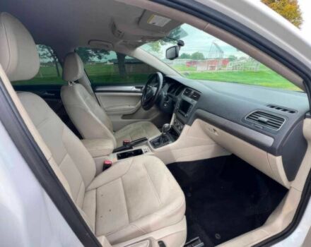 Белый Фольксваген Гольф, объемом двигателя 1.8 л и пробегом 76 тыс. км за 12000 $, фото 6 на Automoto.ua