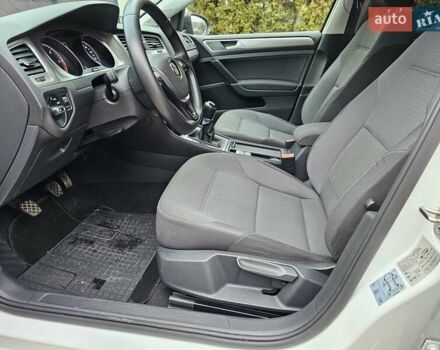 Белый Фольксваген Гольф, объемом двигателя 1.6 л и пробегом 230 тыс. км за 10650 $, фото 14 на Automoto.ua