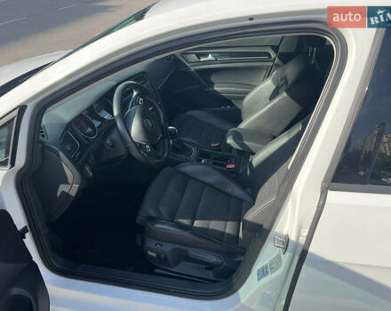 Белый Фольксваген Гольф, объемом двигателя 1.6 л и пробегом 250 тыс. км за 11700 $, фото 25 на Automoto.ua