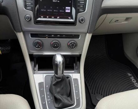 Белый Фольксваген Гольф, объемом двигателя 1.8 л и пробегом 73 тыс. км за 4300 $, фото 7 на Automoto.ua