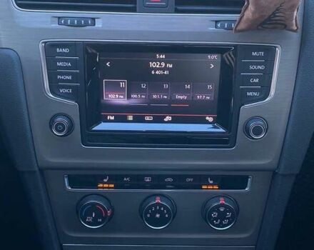 Белый Фольксваген Гольф, объемом двигателя 1.8 л и пробегом 141 тыс. км за 11300 $, фото 16 на Automoto.ua