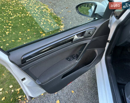 Белый Фольксваген Гольф, объемом двигателя 1.6 л и пробегом 134 тыс. км за 11999 $, фото 13 на Automoto.ua