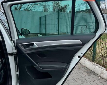 Белый Фольксваген Гольф, объемом двигателя 0 л и пробегом 107 тыс. км за 9999 $, фото 6 на Automoto.ua