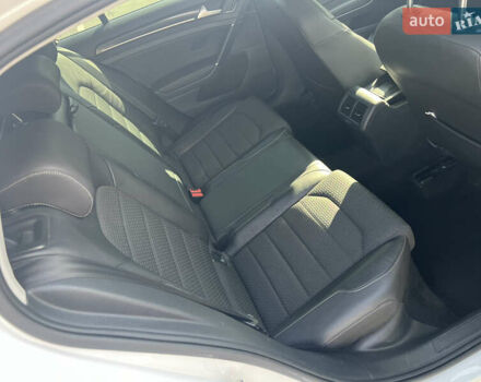 Белый Фольксваген Гольф, объемом двигателя 1.6 л и пробегом 250 тыс. км за 11700 $, фото 22 на Automoto.ua