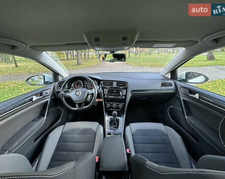 Фольксваген Гольф 2015 в Хмельницком на Automoto.ua Белый Фольксваген Гольф, объемом двигателя 1.6 л и пробегом 134 тыс. км за 12000 $, фото 25 на Automoto.ua