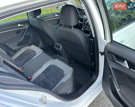 Фольксваген Гольф 2015 в Хмельницком на Automoto.ua Белый Фольксваген Гольф, объемом двигателя 1.6 л и пробегом 134 тыс. км за 12000 $, фото 23 на Automoto.ua