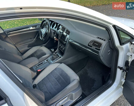 Фольксваген Гольф 2015 в Хмельницком на Automoto.ua Белый Фольксваген Гольф, объемом двигателя 1.6 л и пробегом 134 тыс. км за 12000 $, фото 24 на Automoto.ua