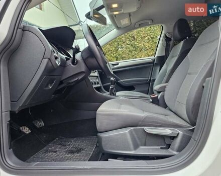 Белый Фольксваген Гольф, объемом двигателя 1.6 л и пробегом 230 тыс. км за 10650 $, фото 18 на Automoto.ua