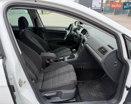 Фольксваген Гольф 2015 у Києві на Automoto.ua Білий Фольксваген Гольф, об'ємом двигуна 1.4 л та пробігом 122 тис. км за 11950 $, фото 9 на Automoto.ua