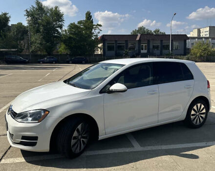 Белый Фольксваген Гольф, объемом двигателя 1.8 л и пробегом 64 тыс. км за 10700 $, фото 1 на Automoto.ua