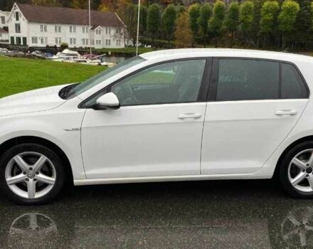 Белый Фольксваген Гольф, объемом двигателя 0 л и пробегом 122 тыс. км за 8200 $, фото 1 на Automoto.ua