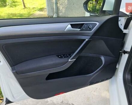 Белый Фольксваген Гольф, объемом двигателя 1.6 л и пробегом 197 тыс. км за 13800 $, фото 19 на Automoto.ua