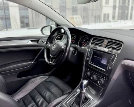 Белый Фольксваген Гольф, объемом двигателя 0 л и пробегом 145 тыс. км за 9300 $, фото 4 на Automoto.ua