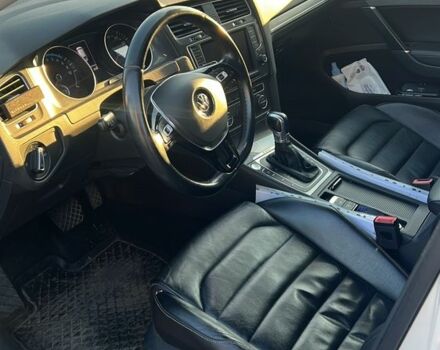 Белый Фольксваген Гольф, объемом двигателя 0 л и пробегом 142 тыс. км за 8800 $, фото 3 на Automoto.ua