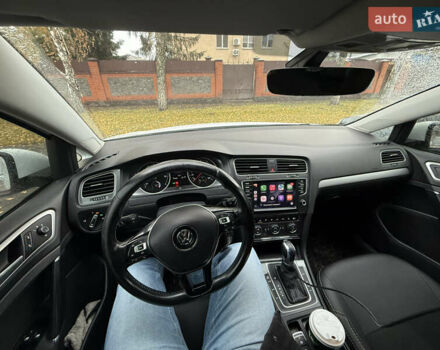 Фольксваген Гольф 2017 в Днепре (Днепропетровске) на Automoto.ua Белый Фольксваген Гольф, объемом двигателя 0 л и пробегом 113 тыс. км за 9200 $, фото 24 на Automoto.ua