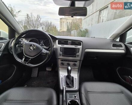 Белый Фольксваген Гольф, объемом двигателя 1.8 л и пробегом 127 тыс. км за 13000 $, фото 3 на Automoto.ua