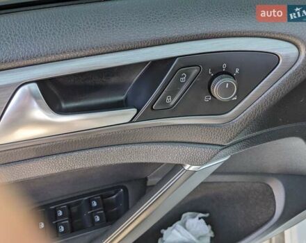 Белый Фольксваген Гольф, объемом двигателя 0 л и пробегом 165 тыс. км за 13200 $, фото 3 на Automoto.ua