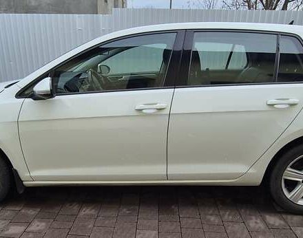 Белый Фольксваген Гольф, объемом двигателя 1.8 л и пробегом 127 тыс. км за 13000 $, фото 10 на Automoto.ua