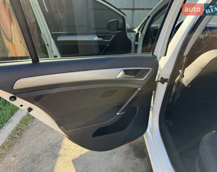 Фольксваген Гольф 2017 в Днепре (Днепропетровске) на Automoto.ua Белый Фольксваген Гольф, объемом двигателя 0 л и пробегом 113 тыс. км за 9200 $, фото 36 на Automoto.ua