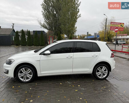 Фольксваген Гольф 2017 в Днепре (Днепропетровске) на Automoto.ua Белый Фольксваген Гольф, объемом двигателя 0 л и пробегом 113 тыс. км за 9200 $, фото 8 на Automoto.ua
