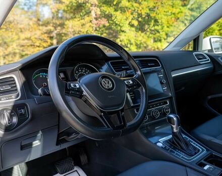 Белый Фольксваген Гольф, объемом двигателя 0 л и пробегом 64 тыс. км за 9900 $, фото 4 на Automoto.ua