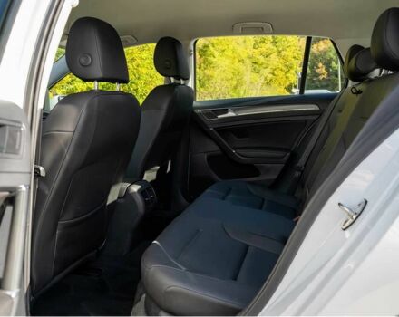 Белый Фольксваген Гольф, объемом двигателя 0 л и пробегом 63 тыс. км за 8200 $, фото 8 на Automoto.ua