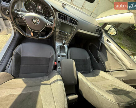 Фольксваген Гольф 2017 в Днепре (Днепропетровске) на Automoto.ua Белый Фольксваген Гольф, объемом двигателя 0 л и пробегом 113 тыс. км за 9200 $, фото 34 на Automoto.ua