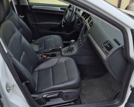 Белый Фольксваген Гольф, объемом двигателя 1.8 л и пробегом 127 тыс. км за 13000 $, фото 5 на Automoto.ua