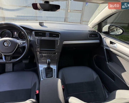 Фольксваген Гольф 2017 в Днепре (Днепропетровске) на Automoto.ua Белый Фольксваген Гольф, объемом двигателя 0 л и пробегом 113 тыс. км за 9200 $, фото 41 на Automoto.ua