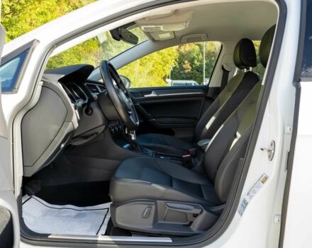 Белый Фольксваген Гольф, объемом двигателя 0 л и пробегом 66 тыс. км за 5500 $, фото 4 на Automoto.ua