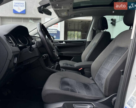 Белый Фольксваген Гольф, объемом двигателя 2 л и пробегом 274 тыс. км за 14299 $, фото 12 на Automoto.ua