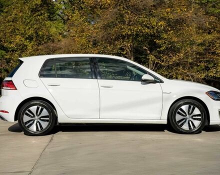 Белый Фольксваген Гольф, объемом двигателя 0 л и пробегом 64 тыс. км за 9900 $, фото 2 на Automoto.ua