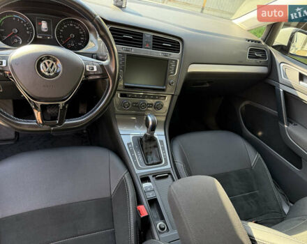 Фольксваген Гольф 2017 в Днепре (Днепропетровске) на Automoto.ua Белый Фольксваген Гольф, объемом двигателя 0 л и пробегом 113 тыс. км за 9200 $, фото 33 на Automoto.ua