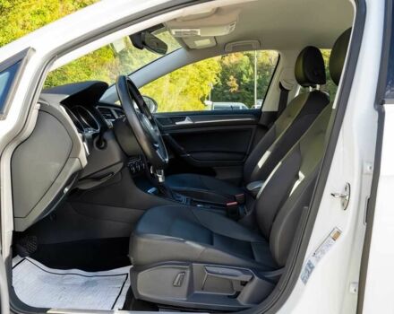 Белый Фольксваген Гольф, объемом двигателя 0 л и пробегом 63 тыс. км за 8200 $, фото 5 на Automoto.ua