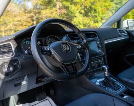 Белый Фольксваген Гольф, объемом двигателя 0 л и пробегом 63 тыс. км за 8200 $, фото 6 на Automoto.ua