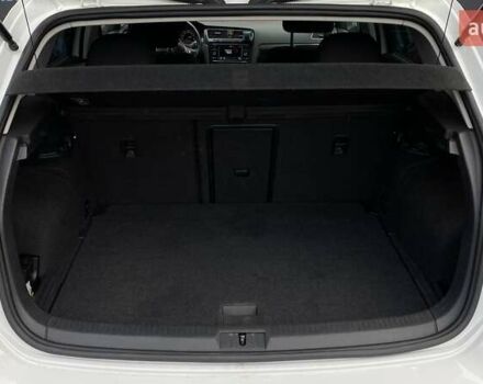 Белый Фольксваген Гольф, объемом двигателя 1.8 л и пробегом 105 тыс. км за 13000 $, фото 12 на Automoto.ua