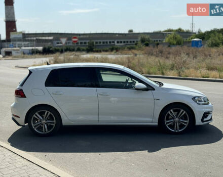 Белый Фольксваген Гольф, объемом двигателя 1.5 л и пробегом 301 тыс. км за 13999 $, фото 3 на Automoto.ua