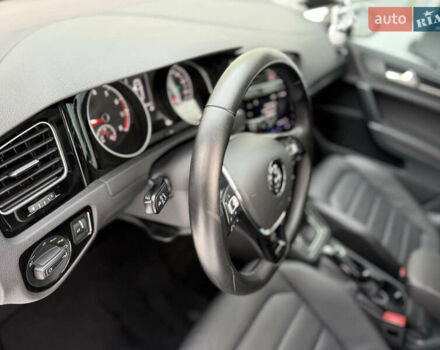 Белый Фольксваген Гольф, объемом двигателя 1.8 л и пробегом 111 тыс. км за 17000 $, фото 12 на Automoto.ua