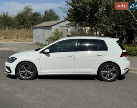 Белый Фольксваген Гольф, объемом двигателя 1.5 л и пробегом 301 тыс. км за 13999 $, фото 6 на Automoto.ua