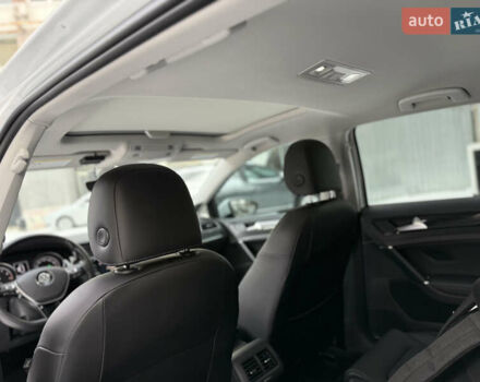 Белый Фольксваген Гольф, объемом двигателя 1.8 л и пробегом 111 тыс. км за 17000 $, фото 15 на Automoto.ua