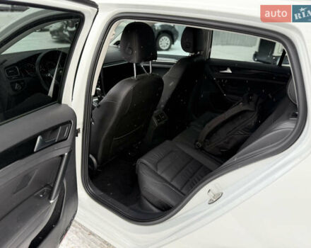 Белый Фольксваген Гольф, объемом двигателя 1.8 л и пробегом 111 тыс. км за 17000 $, фото 14 на Automoto.ua