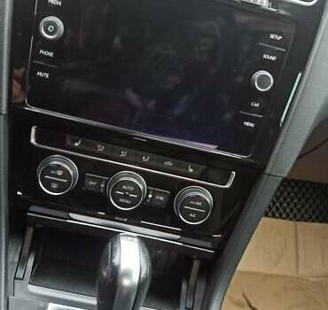 Белый Фольксваген Гольф, объемом двигателя 1.6 л и пробегом 200 тыс. км за 15500 $, фото 19 на Automoto.ua