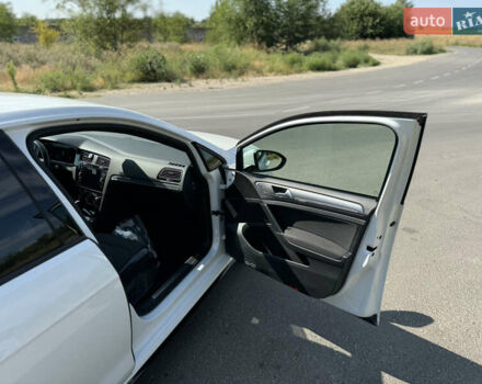 Белый Фольксваген Гольф, объемом двигателя 1.5 л и пробегом 301 тыс. км за 13999 $, фото 11 на Automoto.ua